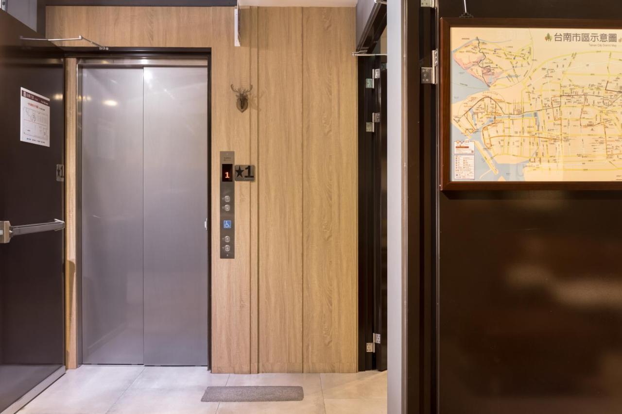 Hotel Brown - Zhongzheng Tainan Buitenkant foto